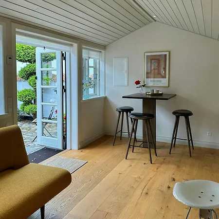 Half-timbered House With Harbor View In エーベルトフト