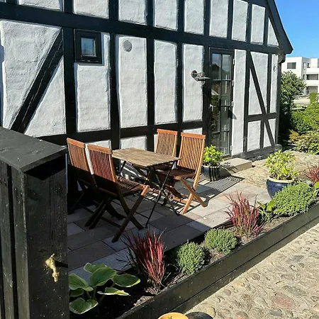 Half-timbered House With Harbor View In 別荘 *